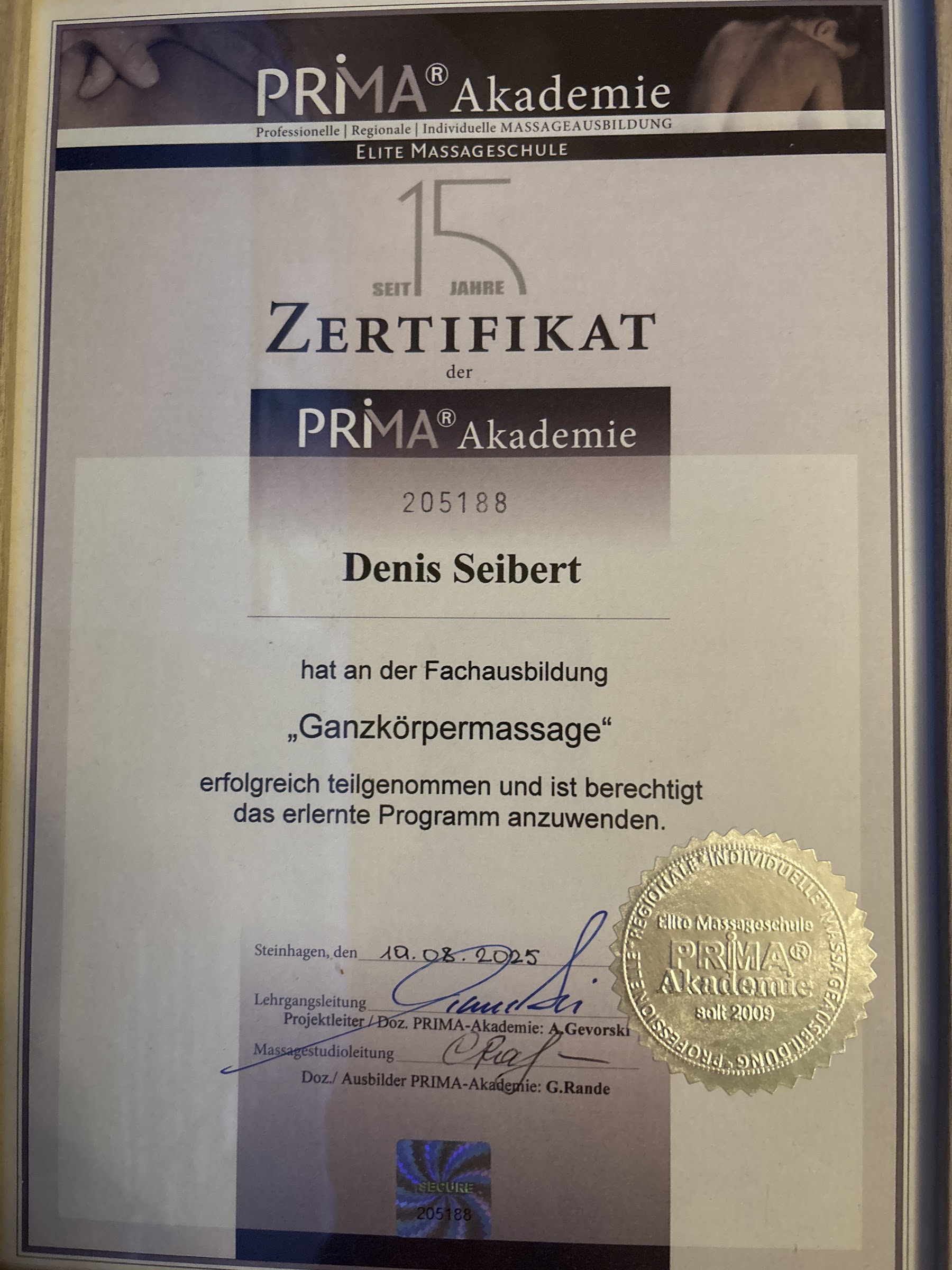 Zertifikat von Denis Seibert für die Fachausbildung Ganzkörpermassage der PRIMA Akademie